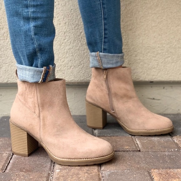 NIB Tan Rugged Sole Chunky Heel Ankle Booties - Picture 2 of 8